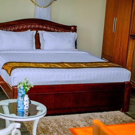 La Grande Hotel Kampala Bagian luar foto