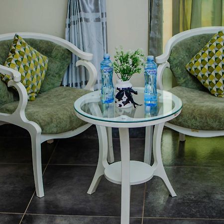 La Grande Hotel Kampala Bagian luar foto
