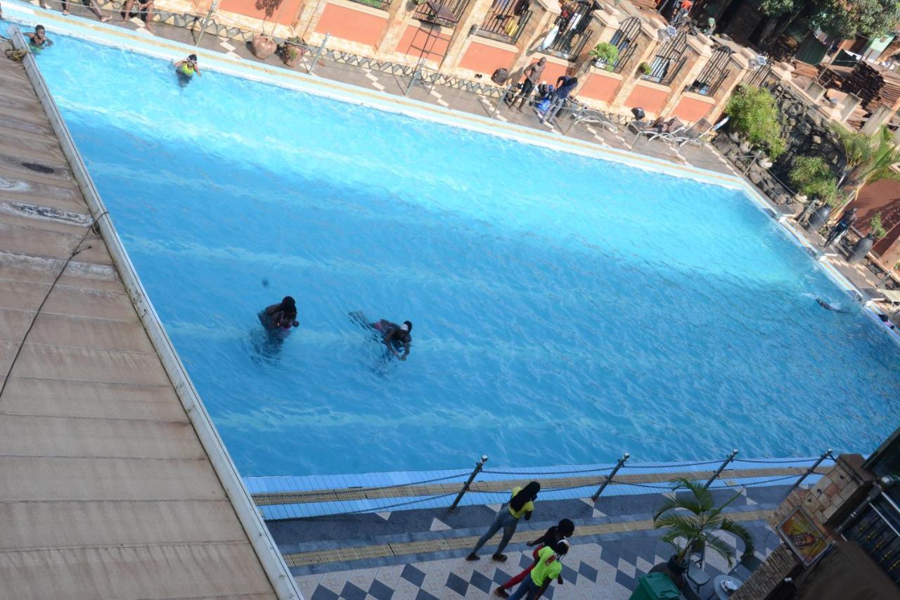 La Grande Hotel Kampala Bagian luar foto