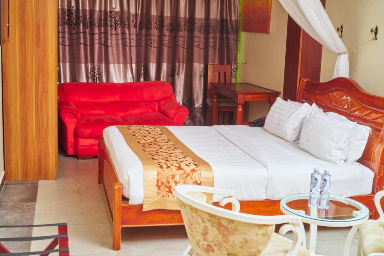 La Grande Hotel Kampala Bagian luar foto