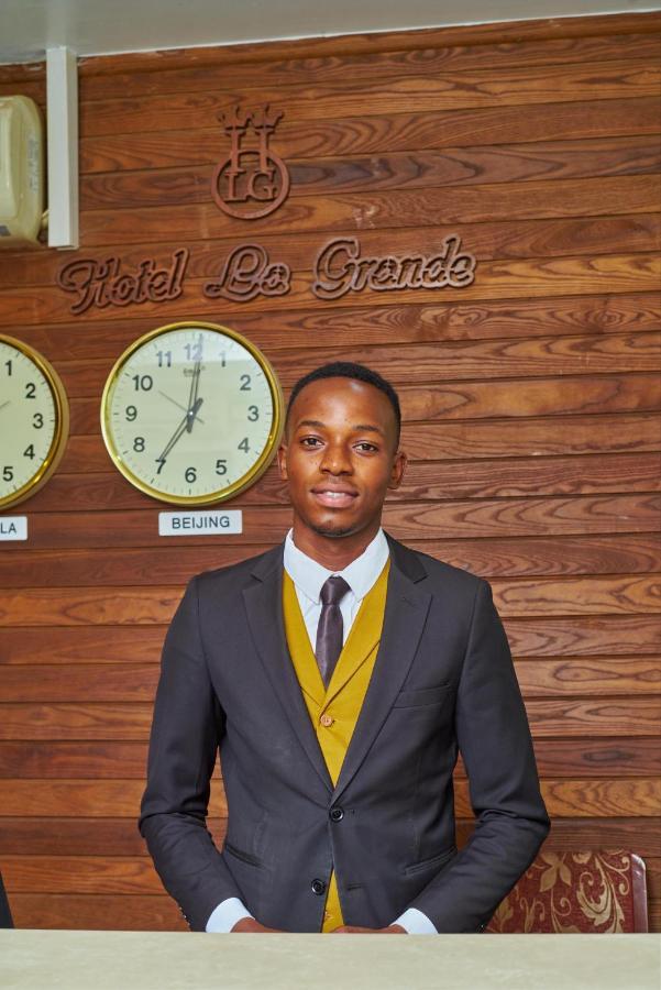 La Grande Hotel Kampala Bagian luar foto