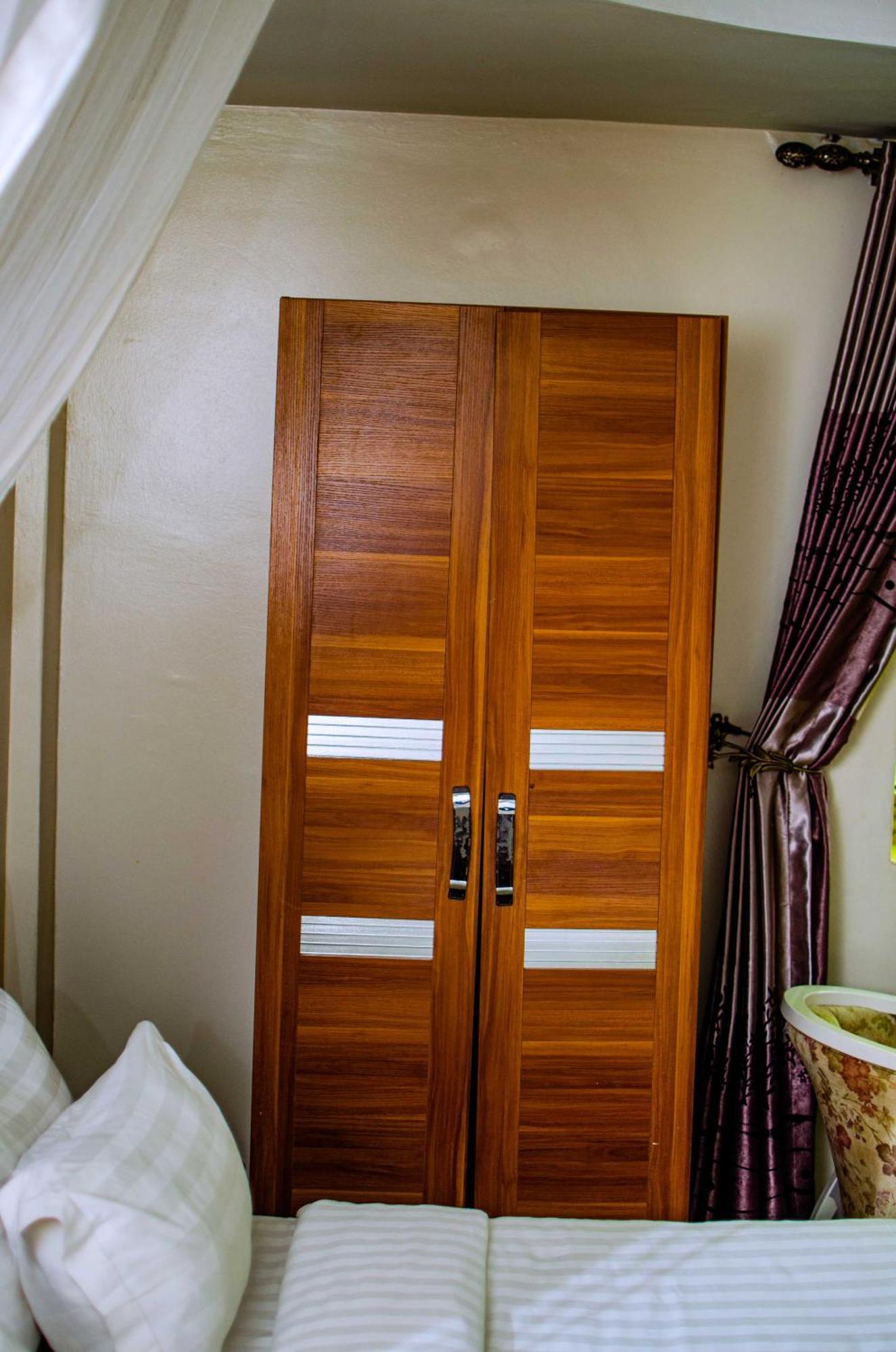 La Grande Hotel Kampala Bagian luar foto