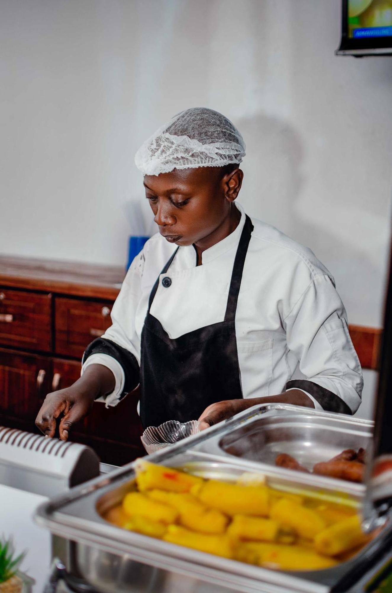La Grande Hotel Kampala Bagian luar foto