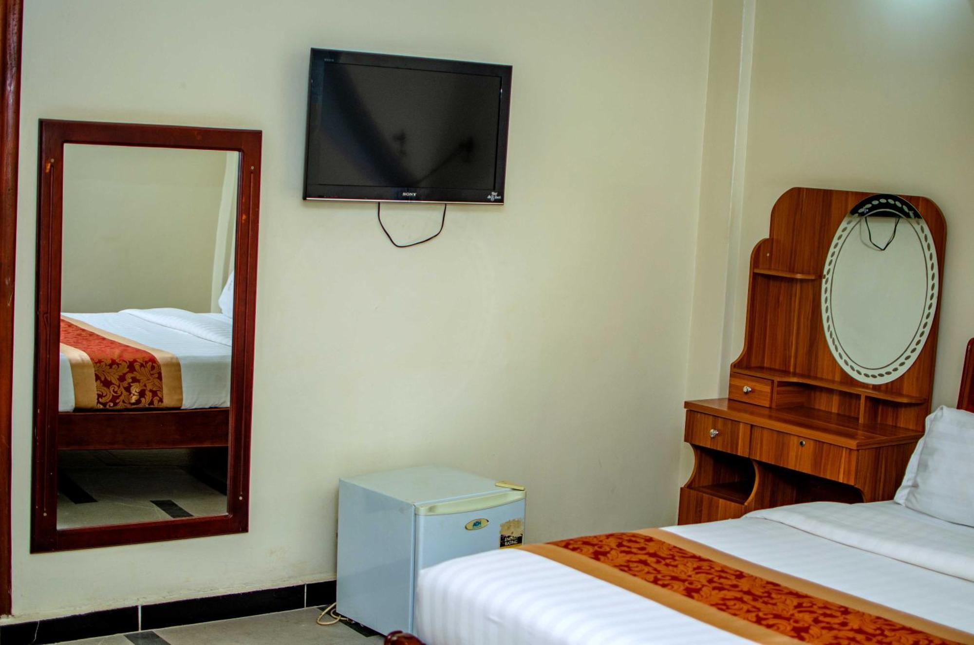 La Grande Hotel Kampala Bagian luar foto