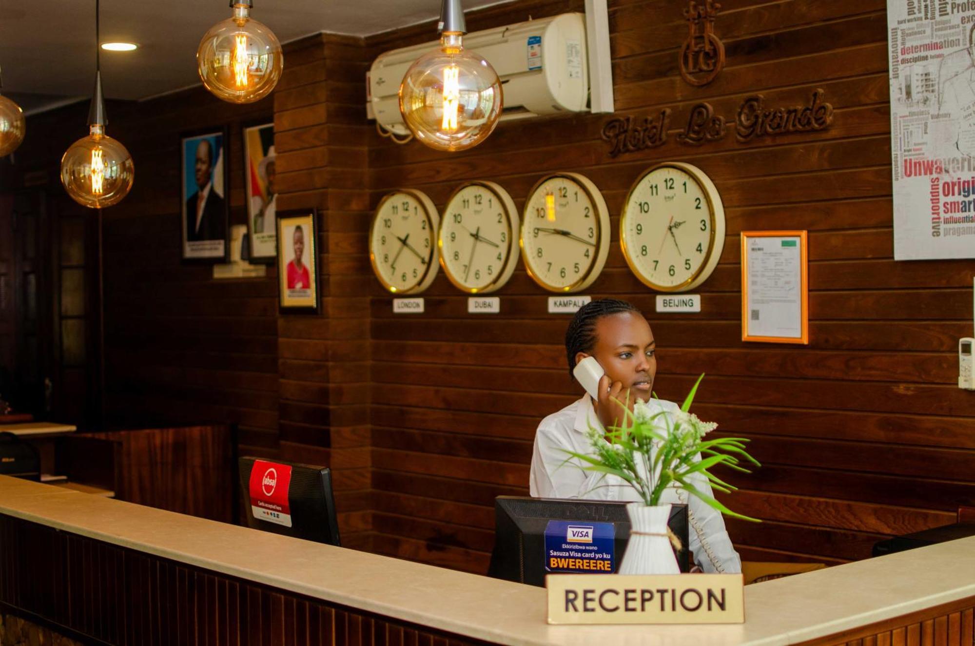 La Grande Hotel Kampala Bagian luar foto