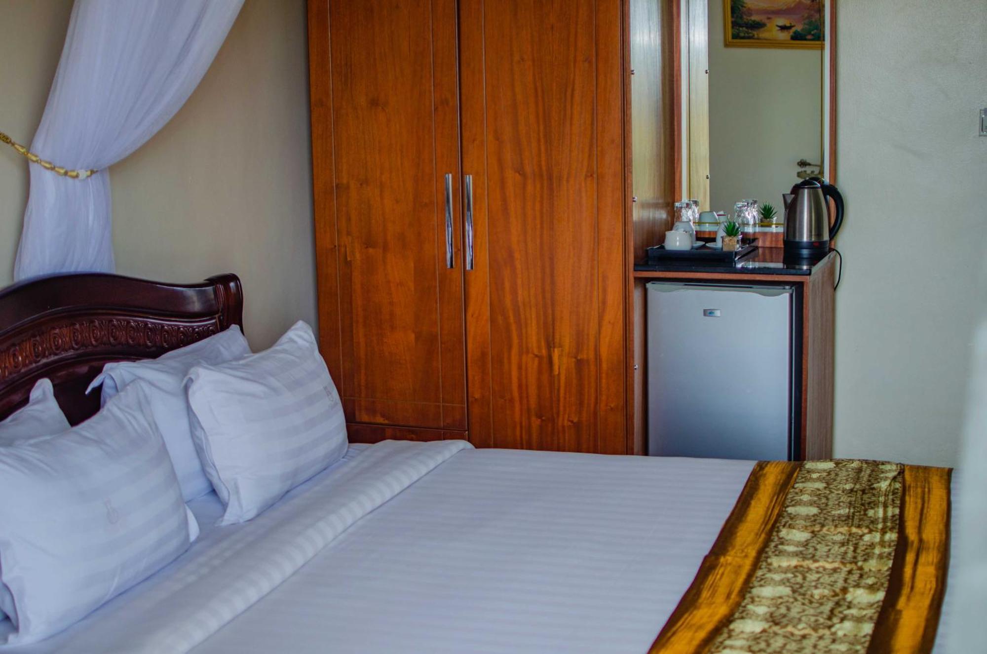 La Grande Hotel Kampala Bagian luar foto